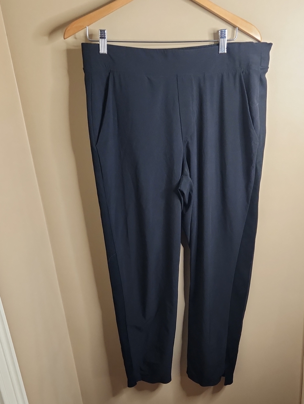 Athleta Brooklyn ankle pants in Black. Size 12. #198671